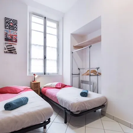 Apartment Ste Reparate F4 Moderne, Design, Place Rossetti, Heart Old Town